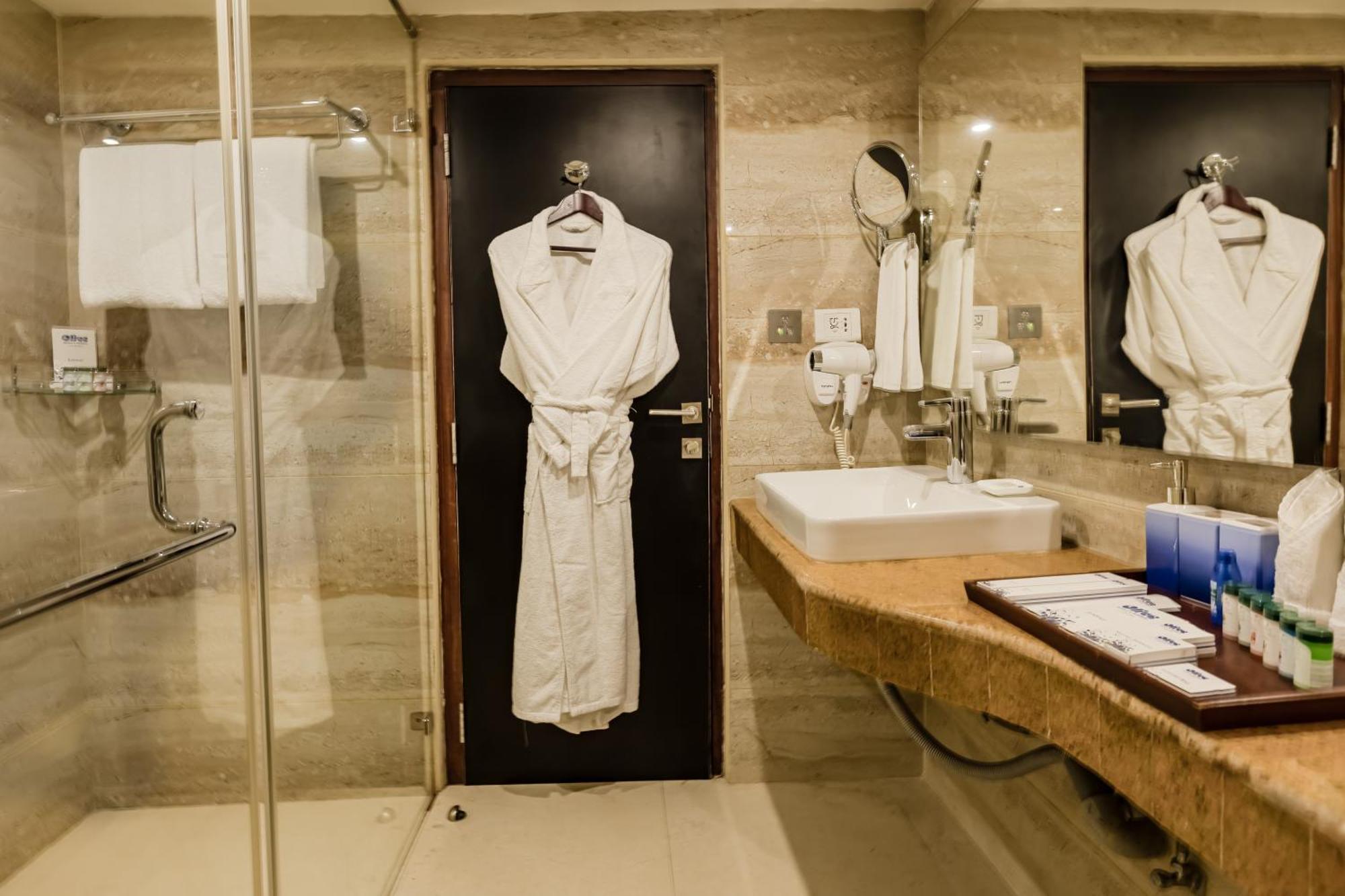 โฮเต็ล โอลีฟ ดาวน์ทาวน์ Hotel Kochi ภายนอก รูปภาพ